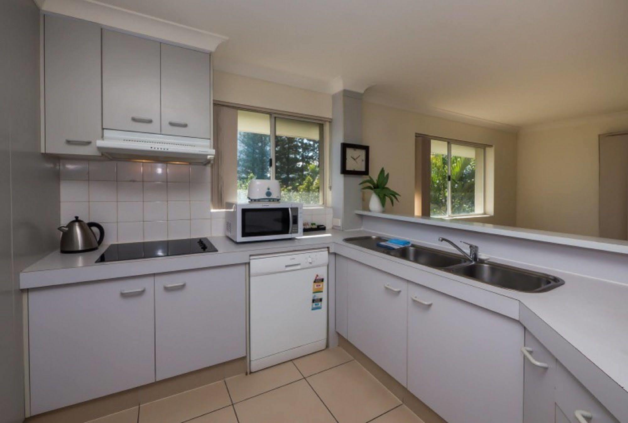 Surfers Tropique Holiday Apartments Gold Coast Exterior photo